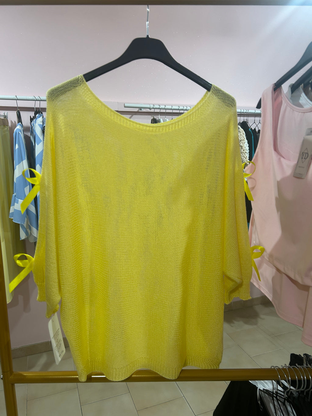 Maglia gialla con fiocchi