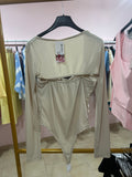 Top beige con coprispalle