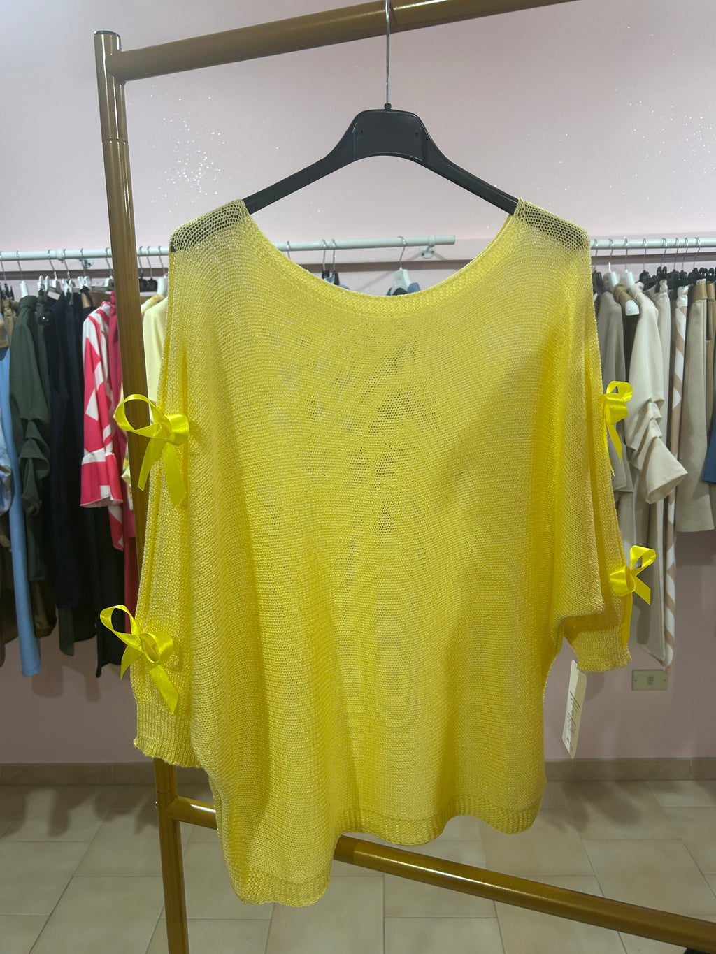 Maglia gialla con fiocchi